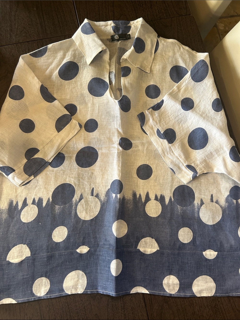 Women’s Short-Sleeve Polka Dot Linen Shirt in Blue and White